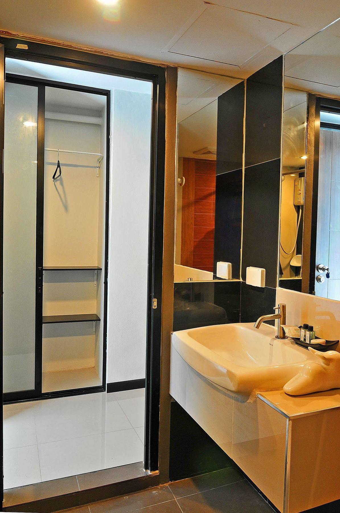 Grand Marina Residence Hotel Ban Laem Chabang Exterior foto